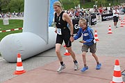 Zieleinlauf Jedermannlauf und Elite (©Foto.Martin Schmitz)